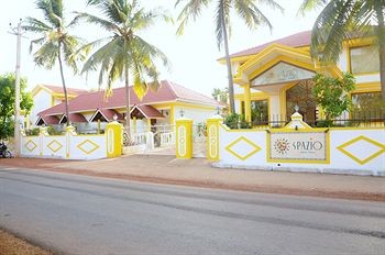 FRONTSIDE OF RESORT